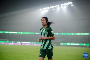 媒体人：国足今晚对阵新加坡将身穿青绿色客场球衣